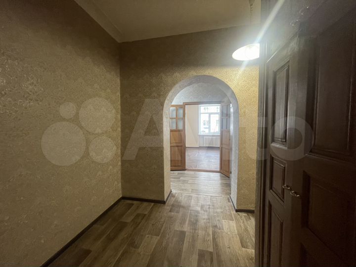 4-к. квартира, 98 м², 1/4 эт.