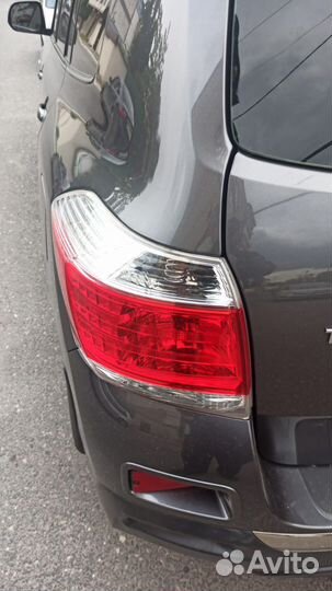 Фонарь задний левый Тойота Хайландер 2010-2013