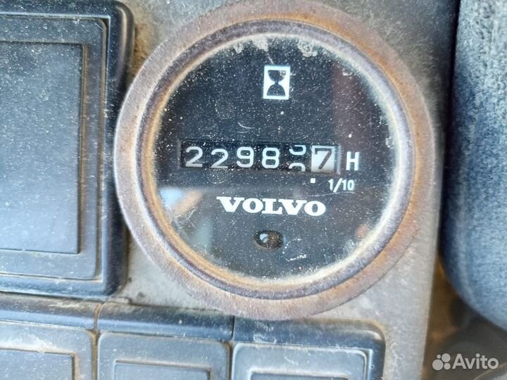Гусеничный экскаватор Volvo EC240B LC, 2005