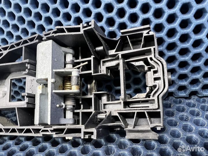 Ответная часть ручки двери Tiguan Amarok Passat