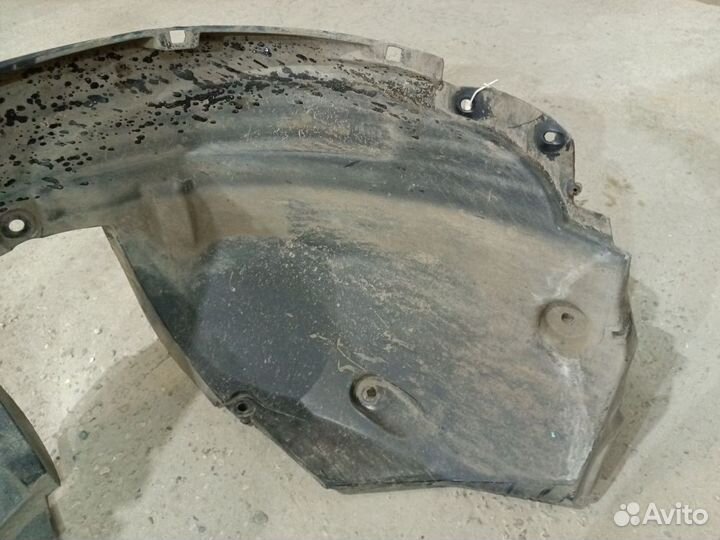 Подкрылок передний Nissan Terrano