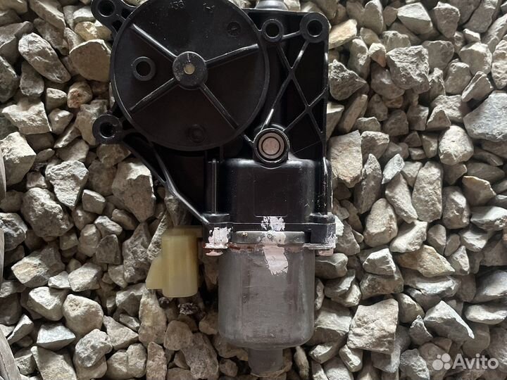 Моторчик на стеклоп левый передний shevrolet cruze