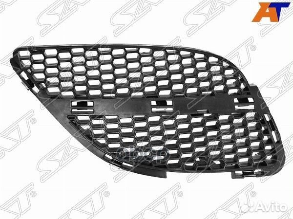 Решетка радиатора Nissan Almera 03-06 (Справа)