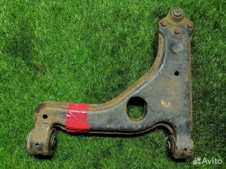 Передний правый рычаг Opel Astra H