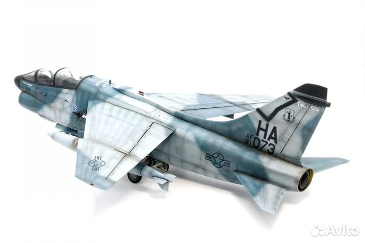 Модель самолета Corsair II 1/48