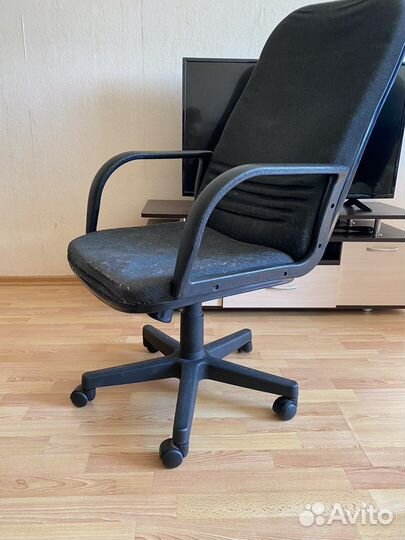 Офисное кресло