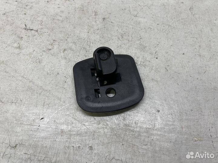 Крепление знака аварийной остановки Mercedes W202