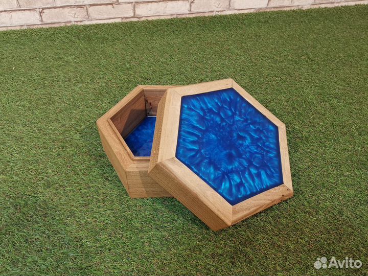 В наличии шкатулка из слэба и эпоксидной смолы