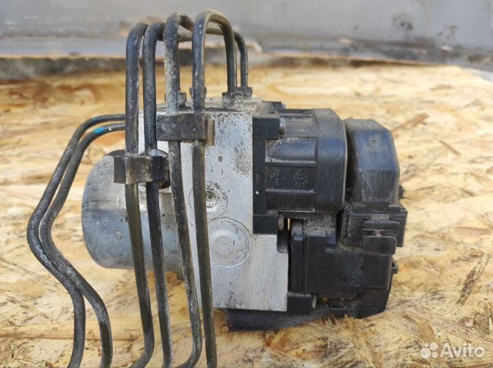 Subaru Impreza GG2 блок ABS