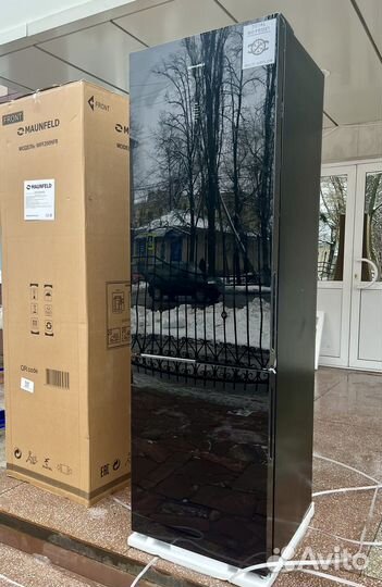 Холодильник черное стекло новый