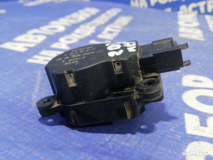 Моторчик заслонок отопителя Mercedes-Benz W203