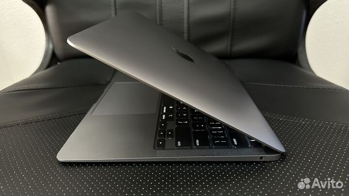 MacBook Air 13 (2020), 1024 ГБ, M1 (8 ядер), RAM 16 ГБ, GPU 7-core