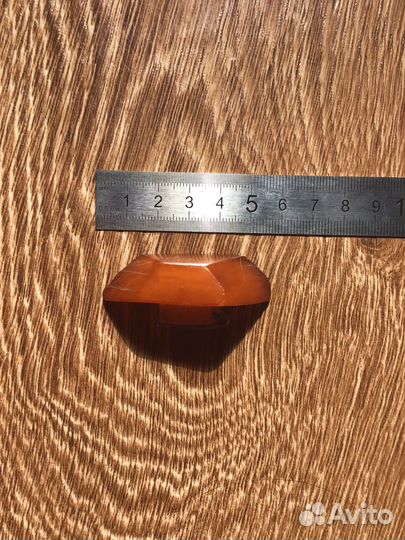 Янтарная брошь крупная