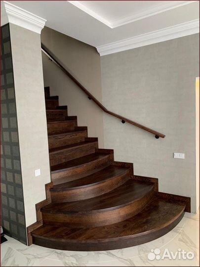 Лестница деревянная