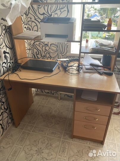 Письменный стол
