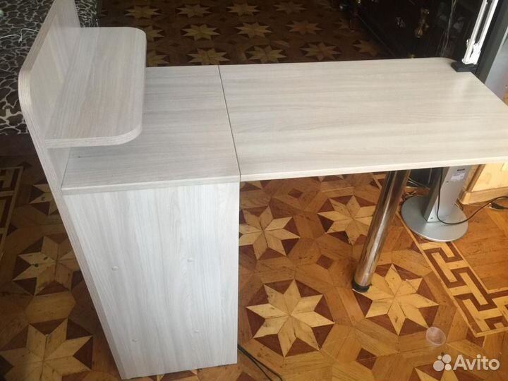 Столик для маникюра