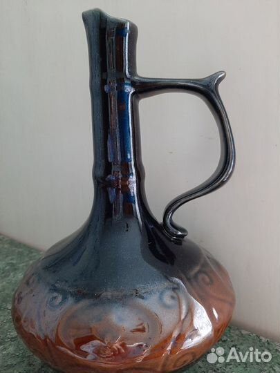 Керамический кувшин для вина