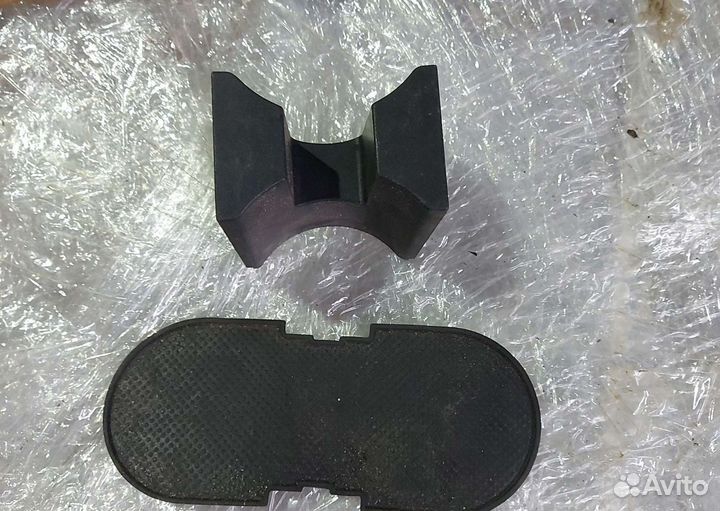 Коврик и разделитель в Подстаканик Мазда 6 gh