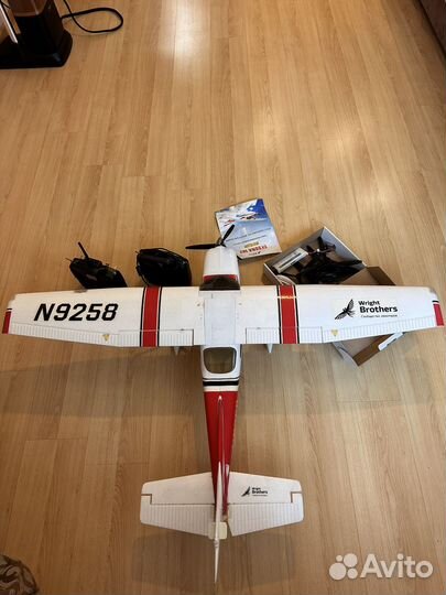 Модель самолета Cessna 182 (электро)