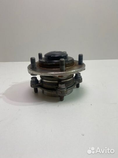 Ступица передняя левая Toyota Land Cruiser 200
