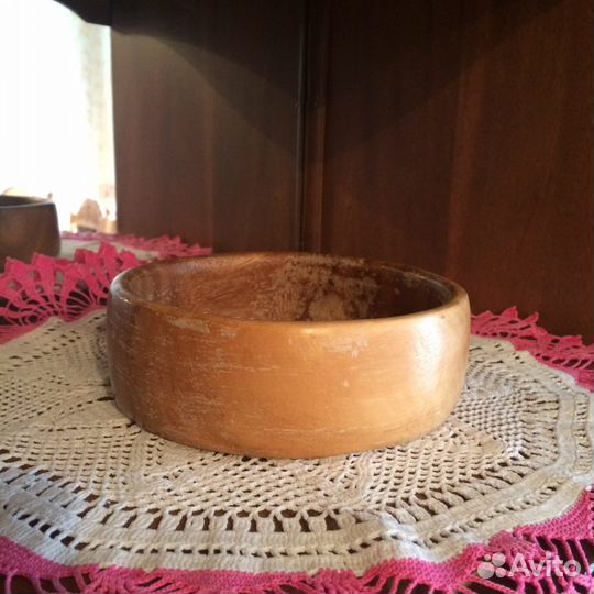 Сухарница (выдолблена из вост. дерева, импорт)