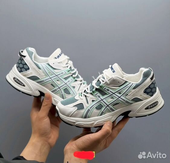 Кроссовки женские asics