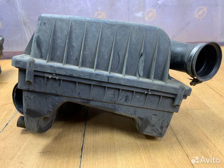 Корпус воздушного фильтра Opel Astra H Z16XER