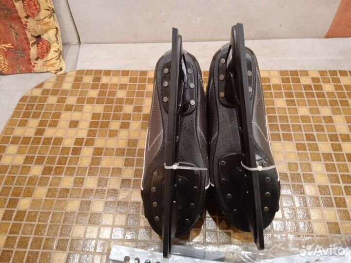 Коньки хоккейные мужские 43 размер новые