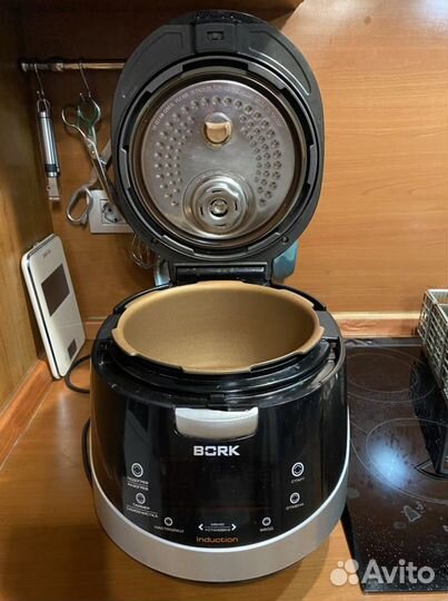 Мультиварка Bork U700