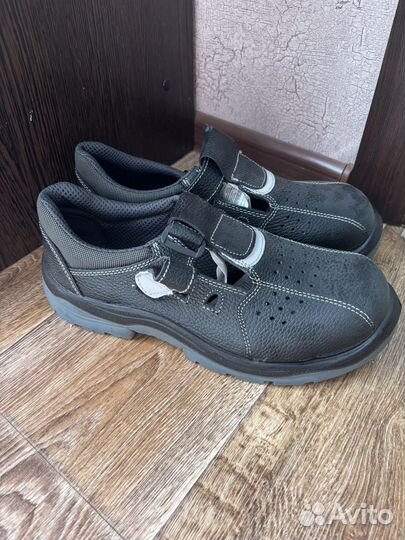 Полуботинки с перфорацией