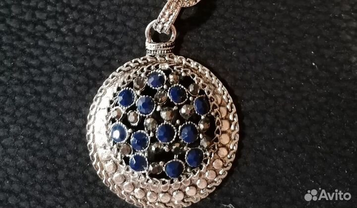 Подвески с кристаллами, стразами, брошь кулон