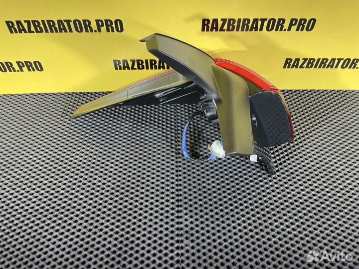 Фонарь задний правый Mazda 5