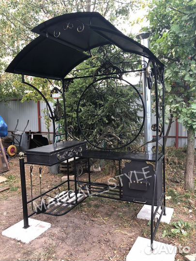 Мангал с крышей