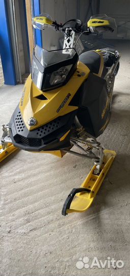 Снегоход BRP Ski-doo Summit 800