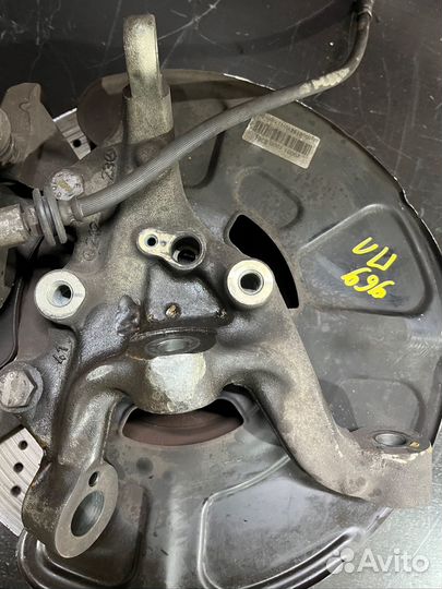 Поворотный кулак мерседес w212 E250 CGI