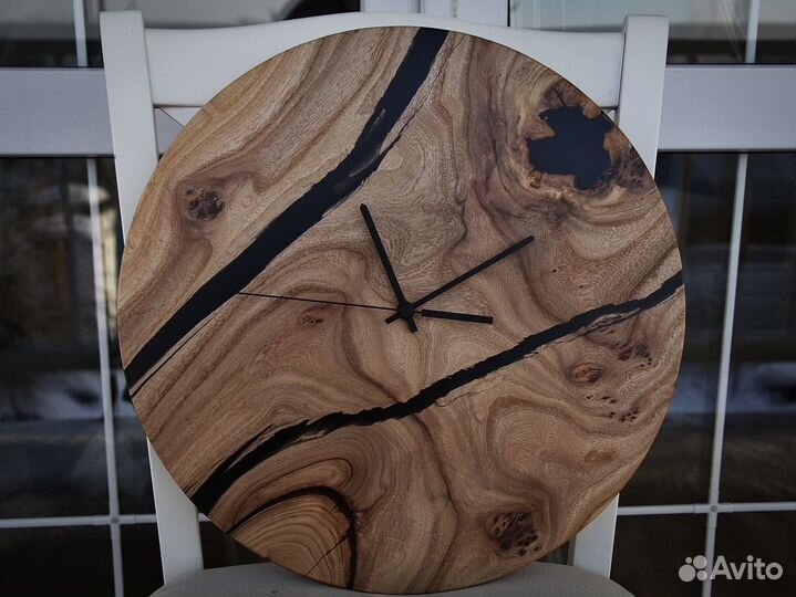 Стильные настенные часы из дерева
