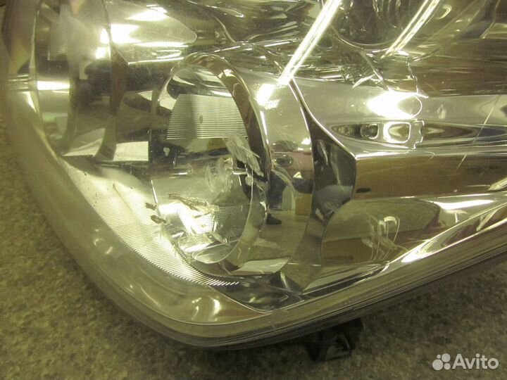 Фара передняя левая на Nissan Patrol