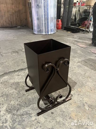 Урны кованые