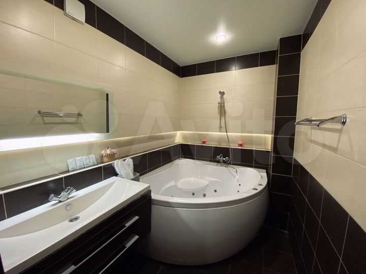 2-к. квартира, 67 м², 8/8 эт.