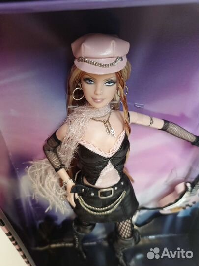 Barbie Hard Rock Cafe (тату, пирсинг в носу)