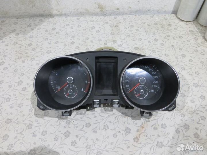 Щиток приборов VW Golf 6