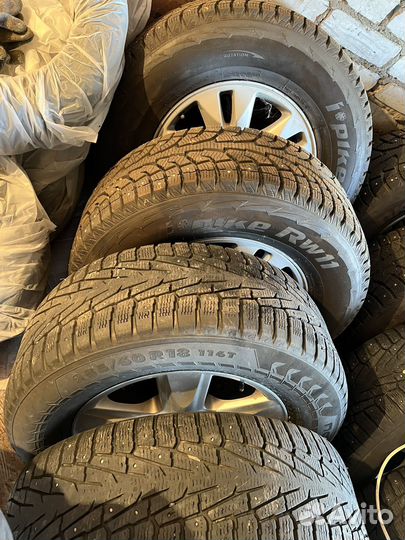 Диски с зимней резиной r18 Toyota Land Cruiser 200