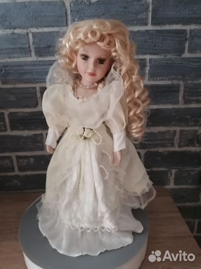 Кукла фарфоровая интерьерная