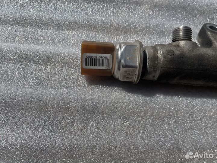 Топливная рампа с датчиком давления Ауди А4 Б8 А6