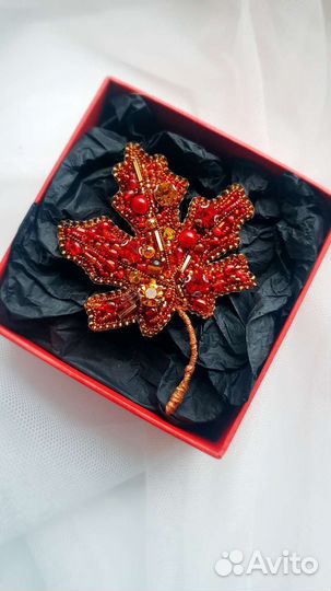 Кленовый лист. Брошь