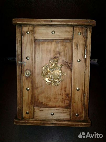 Старинные аптечные шкафчики