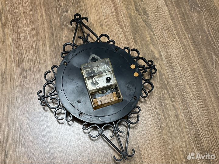 Часы настенные Янтарь кварц СССР