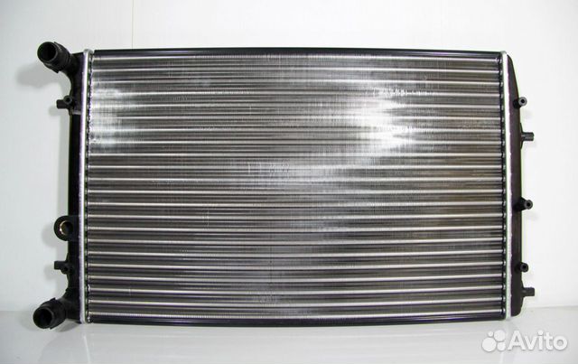 Радиатор охлаждения Шкода Фабия