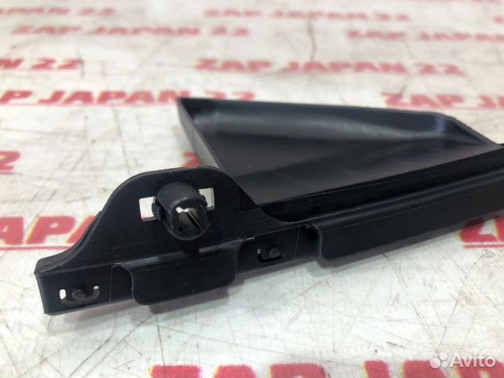 Крепление бампера переднее правое Toyota Estima