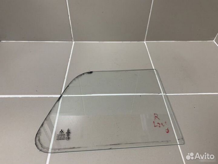 Стекло на кунг переднее левое Mitsubishi L200